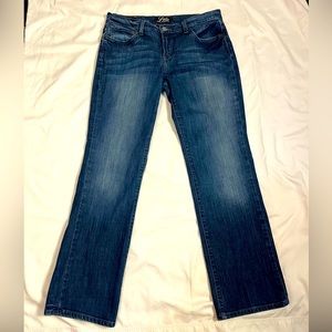 Size 10/30 Lucky 🍀Jeans length 32” - low rise 9 1/2” gusset